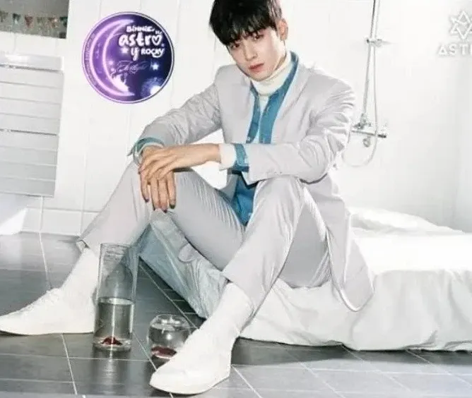 Behind-the-scenes cut of Cha Eunwoo