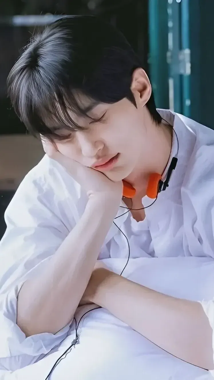 Emotional wallpaper shared by fans for Byeon Wooseok
