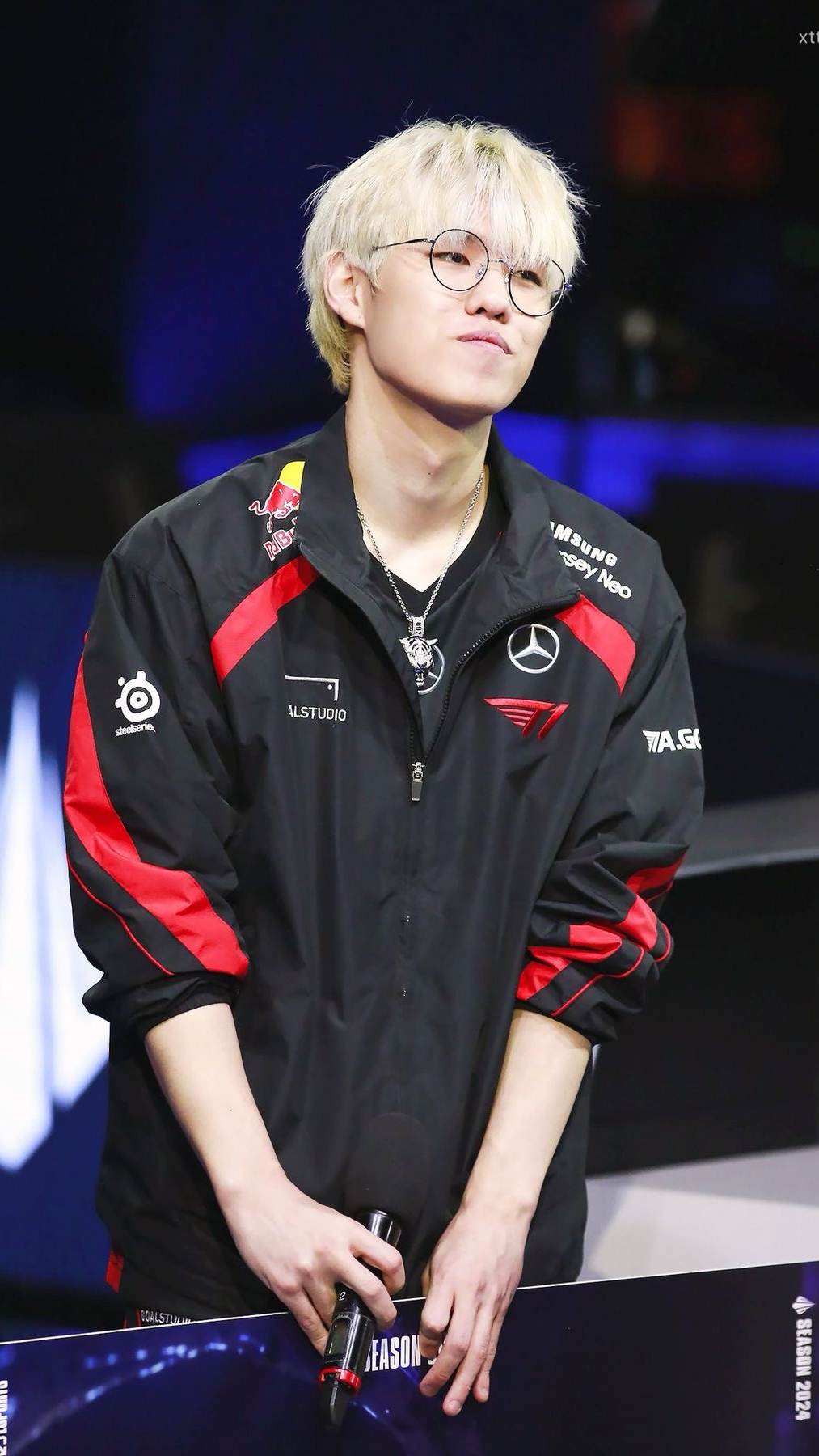 Special wallpaper made by Oner's fans