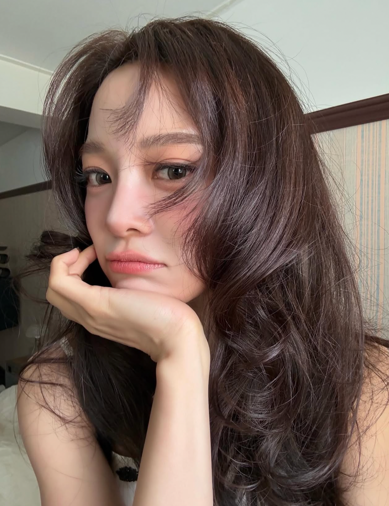 Behind-the-scenes cut of Kim Sejeong