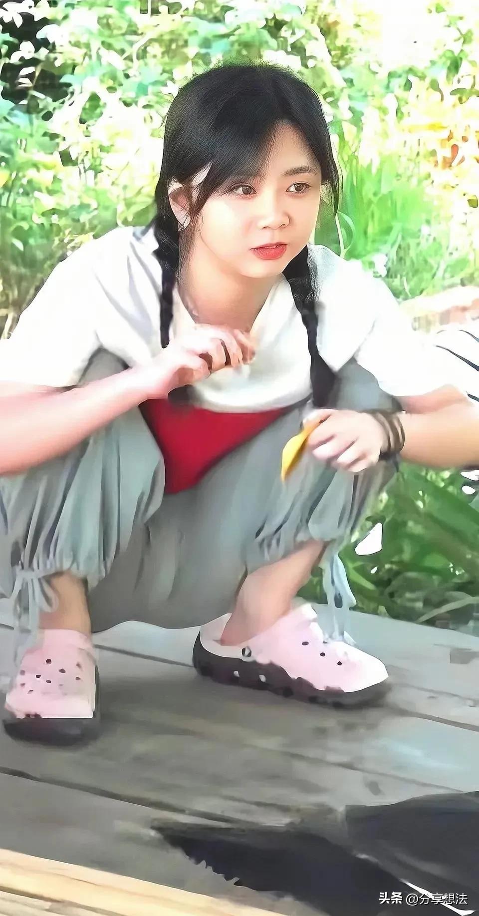 Special wallpaper made by Tan Song Yun's fans