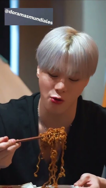 Behind-the-scenes cut of Cha Eunwoo