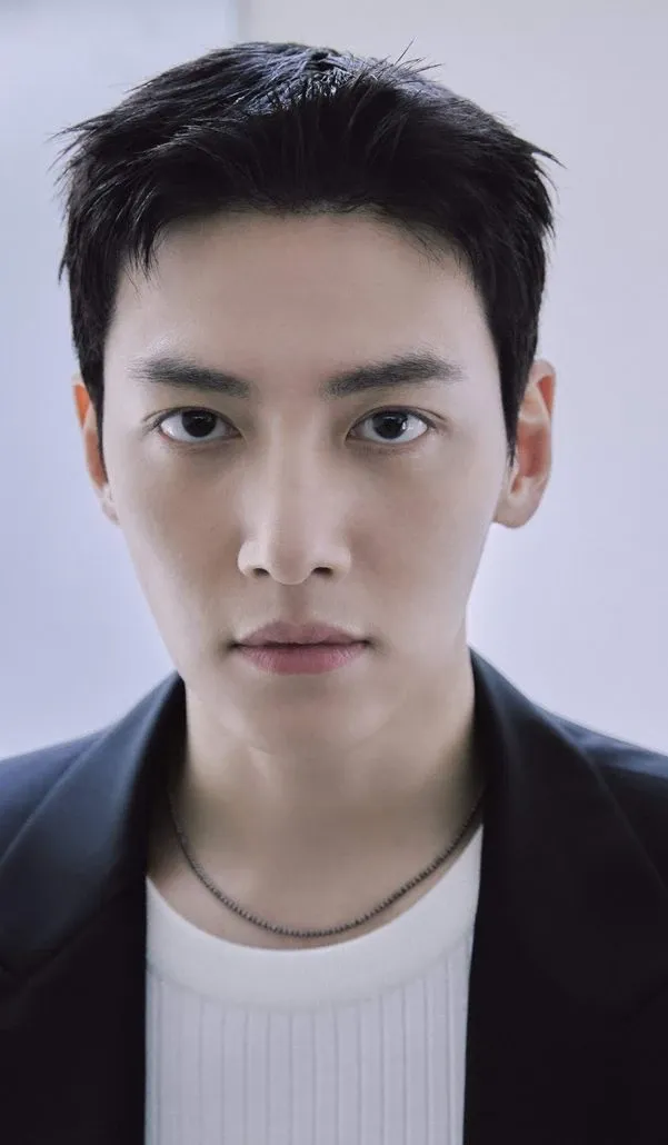 Behind-the-scenes cut of Ji Changwook