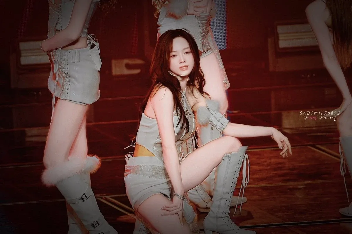 A moment captured by a fan of Kim Sejeong