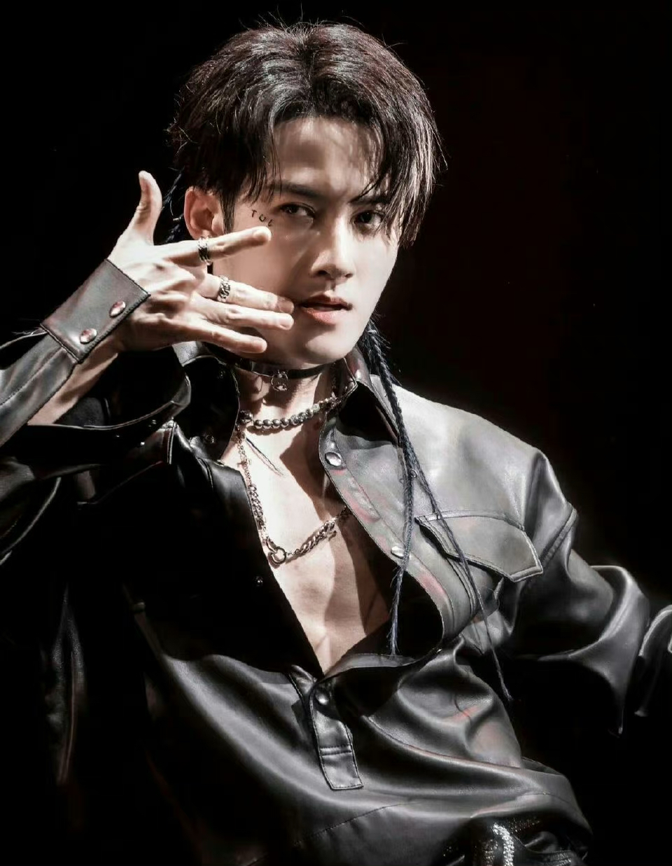 Behind-the-scenes cut of Tan Jianci