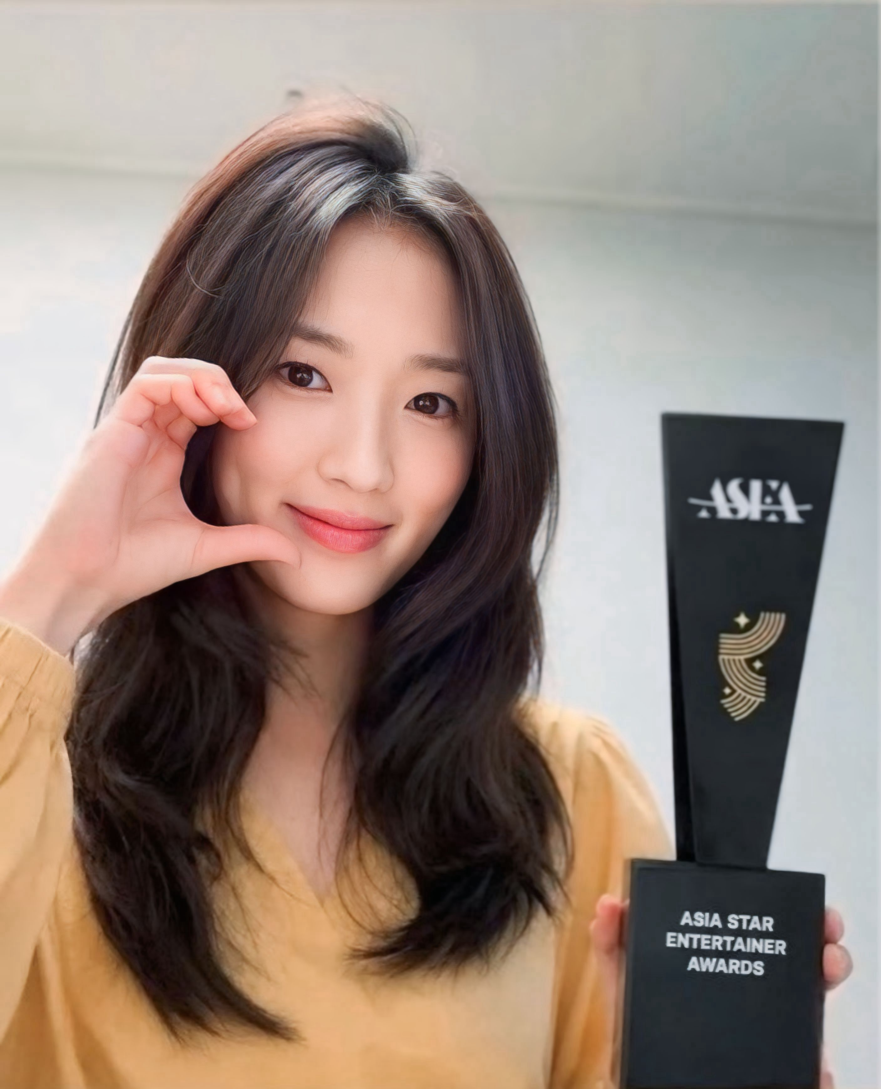 Behind-the-scenes cut of Kim Hyeyoon