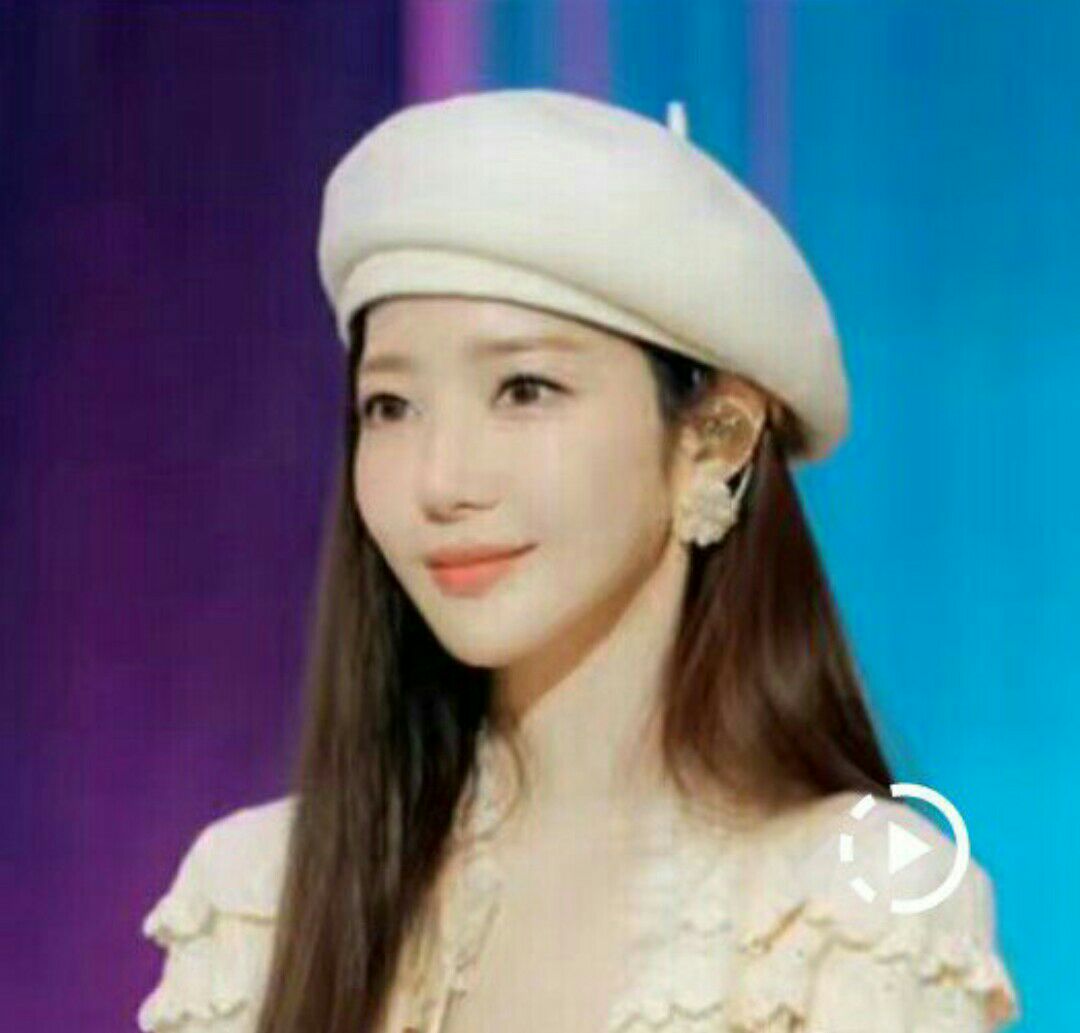 Behind-the-scenes cut of Park Minyoung