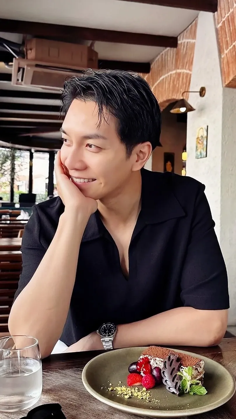 Foto terbaru dari Lee Seunggi