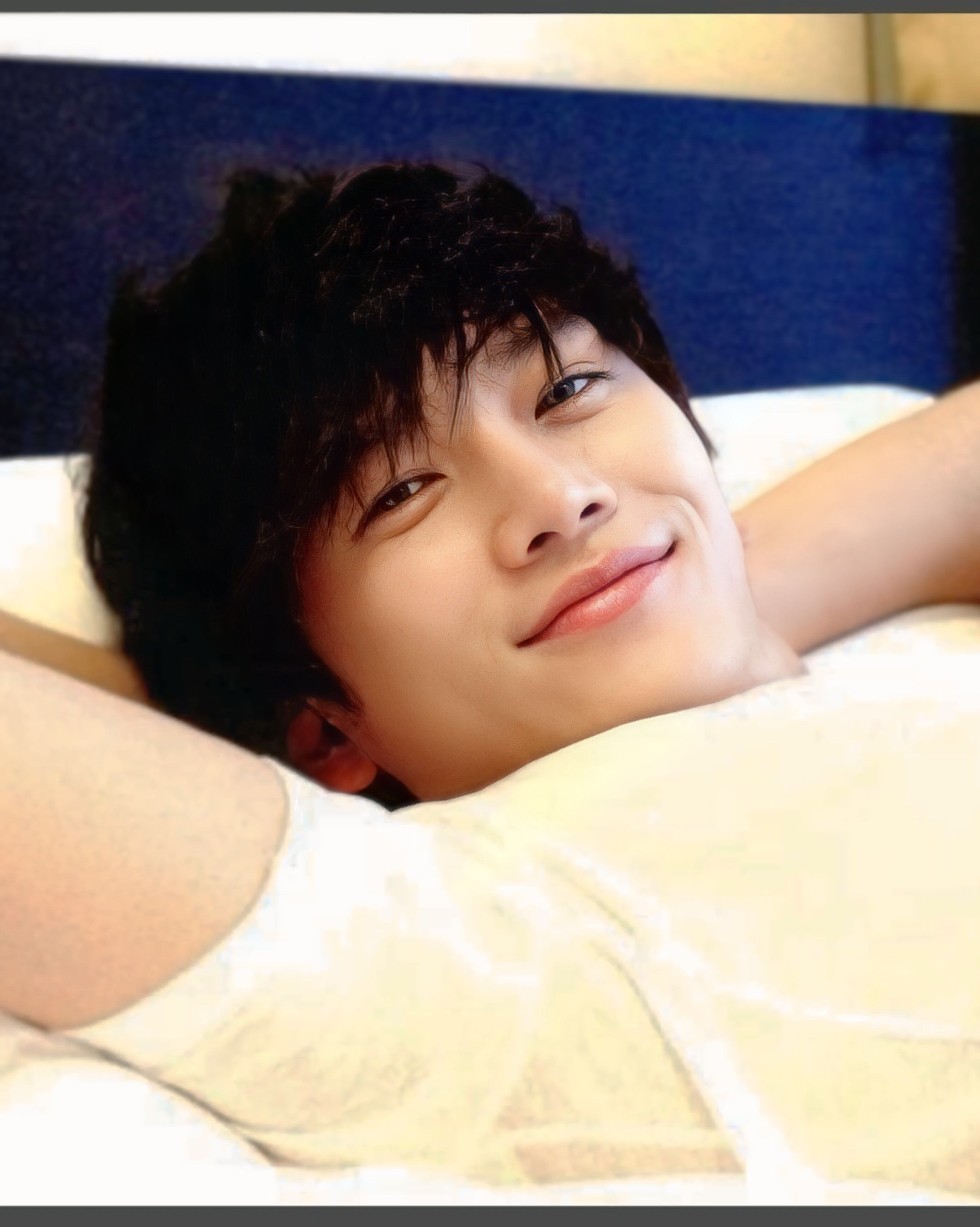 Behind-the-scenes cut of Ji Sung