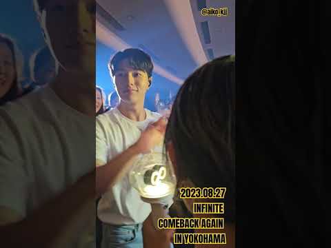 A moment captured by a fan of Kim Myungsoo (L)