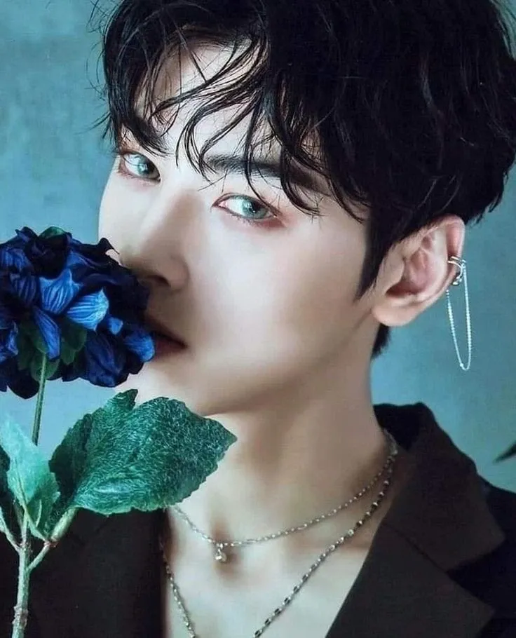 Recent activity shot of Cha Eunwoo