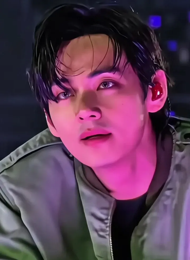 Latest photo of Kim Taehyung (V)