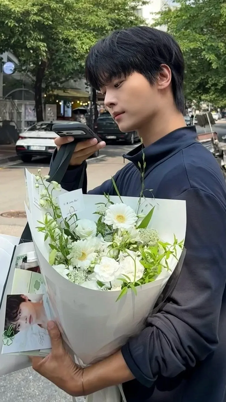 Emotional wallpaper shared by fans for Cha Hakyeon (N)