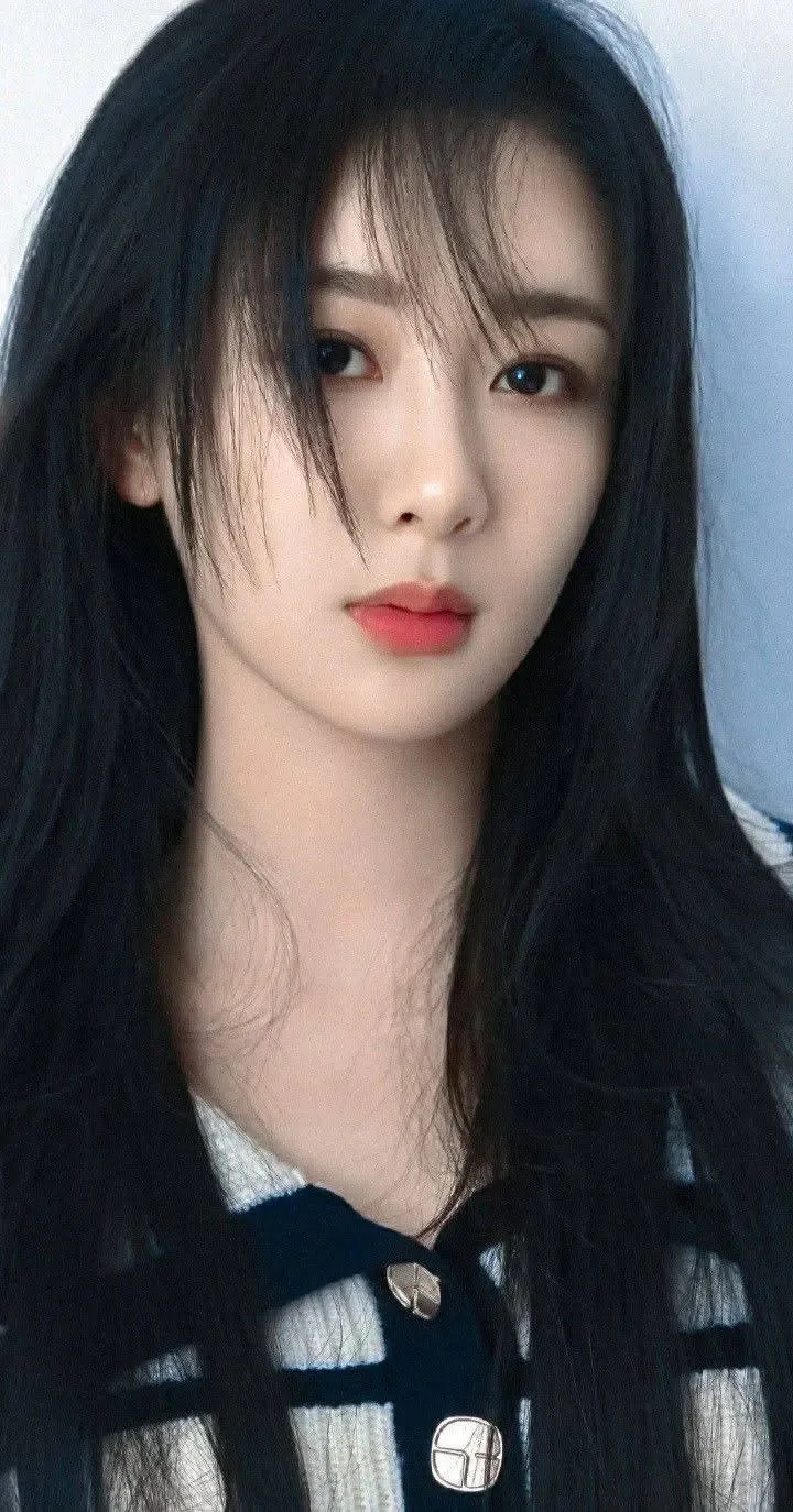 Recent activity shot of Yang Zi