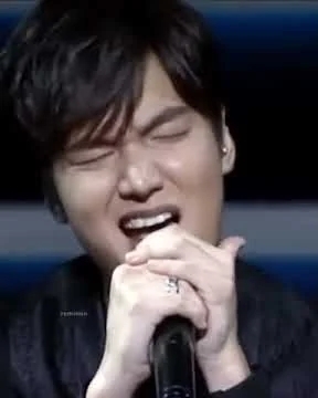 粉絲拍下的李敏鎬瞬間