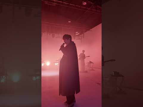 ファンが撮影した秘密の部屋の瞬間
