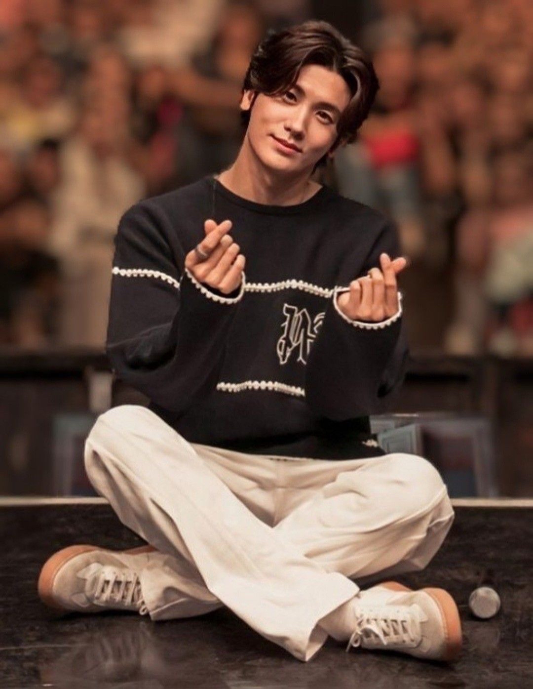 A moment captured by a fan of Park Hyungsik