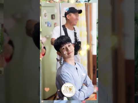 粉丝拍下的丁海寅瞬间