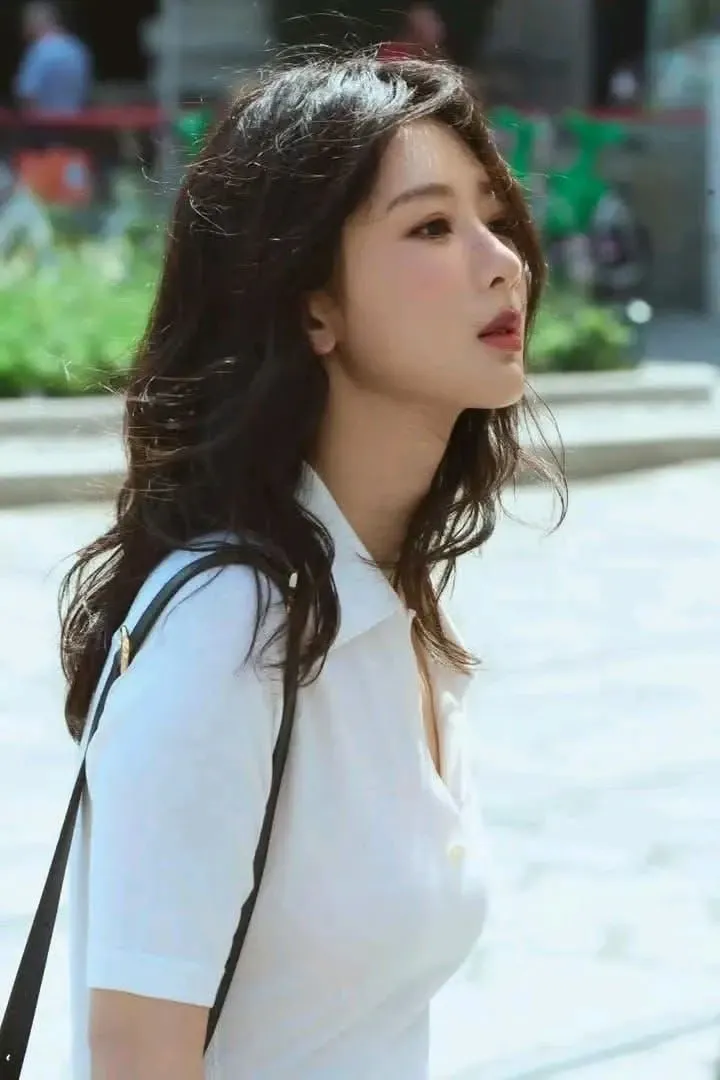Recent activity shot of Yang Zi