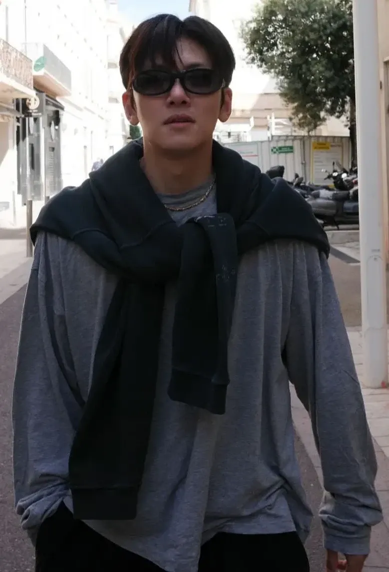 Behind-the-scenes cut of Ji Changwook