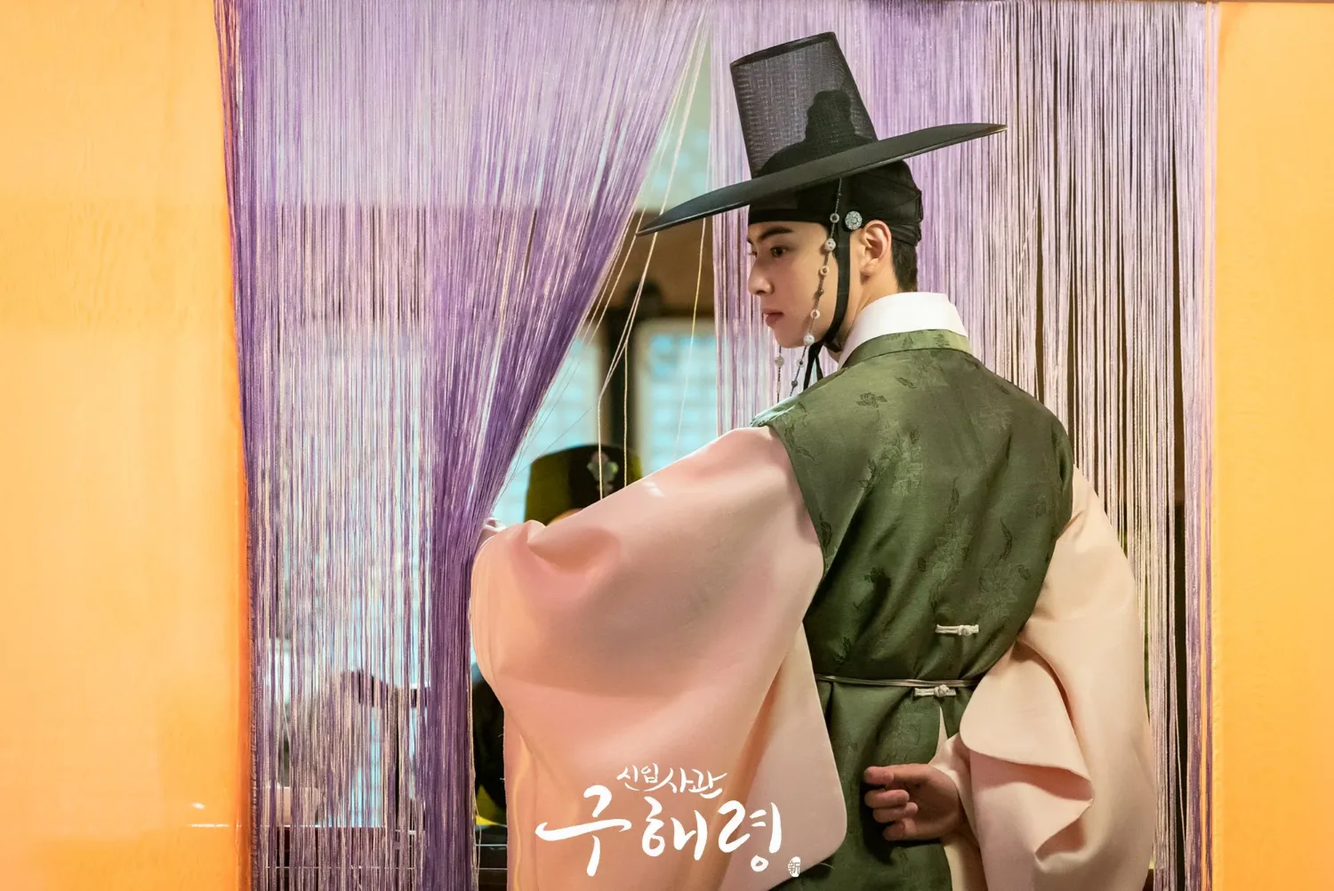 Behind-the-scenes cut of Cha Eunwoo