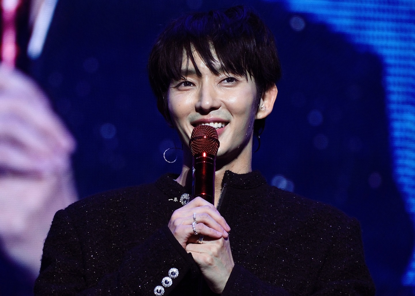 Behind-the-scenes cut of Lee Joongi