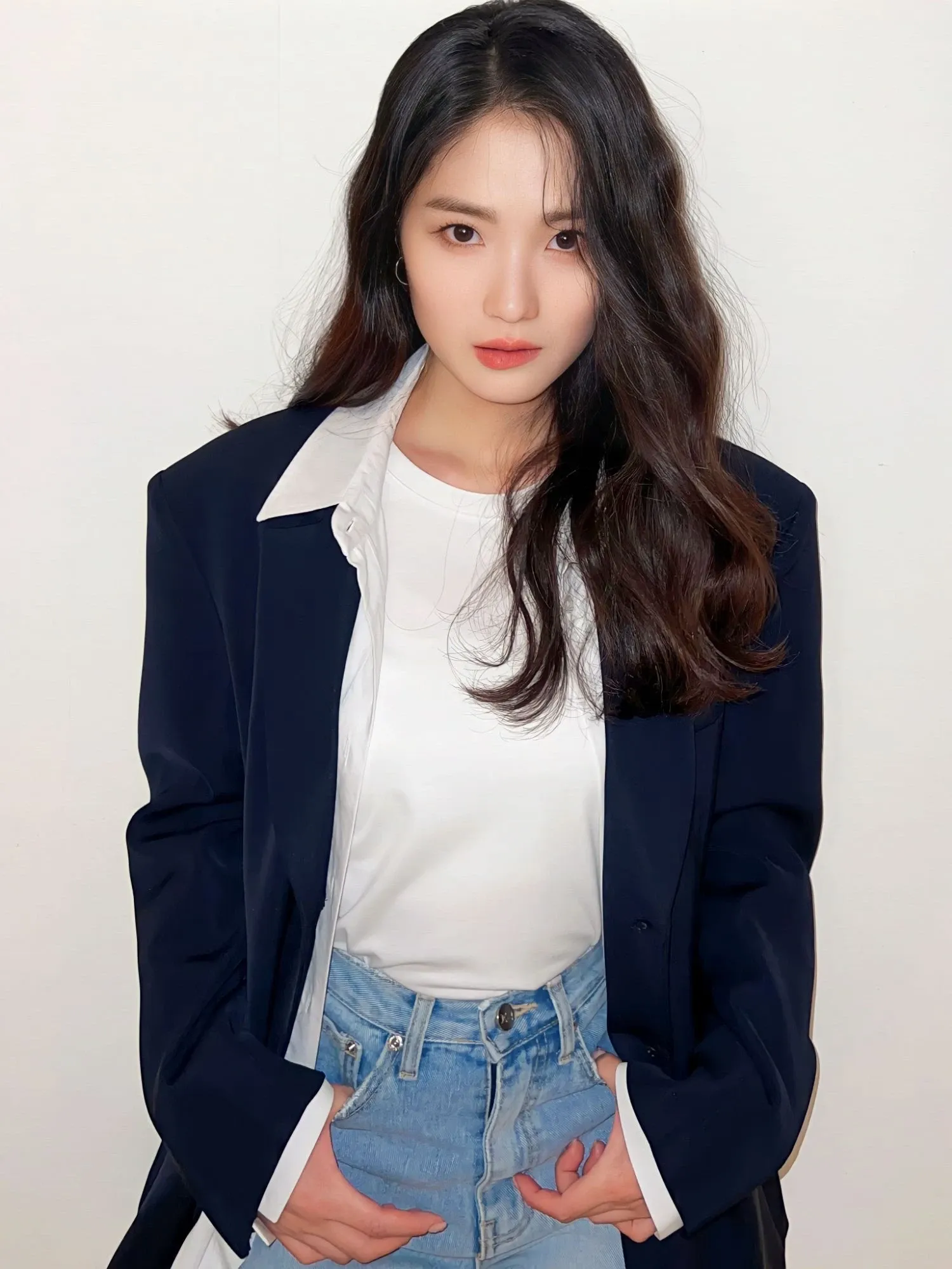 Recent activity shot of Kim Hyeyoon