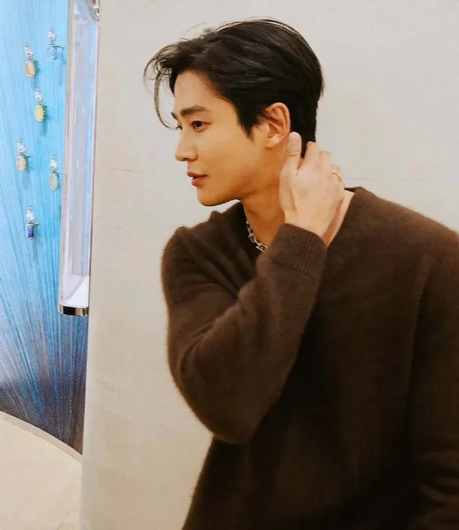 Foto kegiatan terbaru dari Rowoon