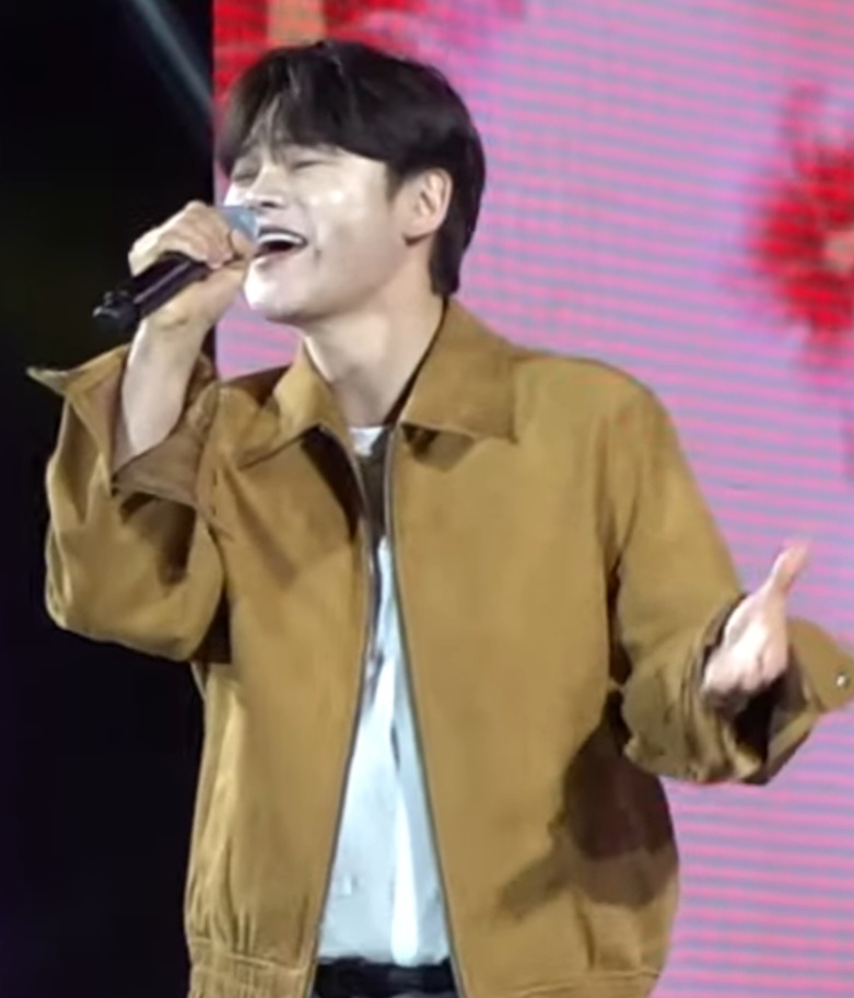 朴瑞镇的最新照片