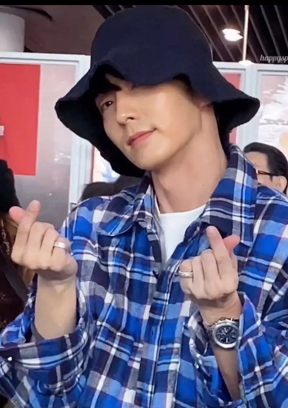 Behind-the-scenes cut of Lee Joongi