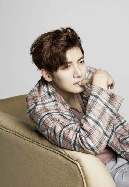 Behind-the-scenes cut of Ji Changwook