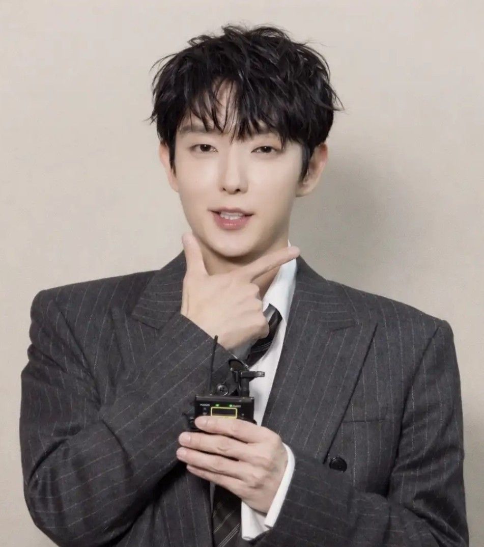 Behind-the-scenes cut of Lee Joongi