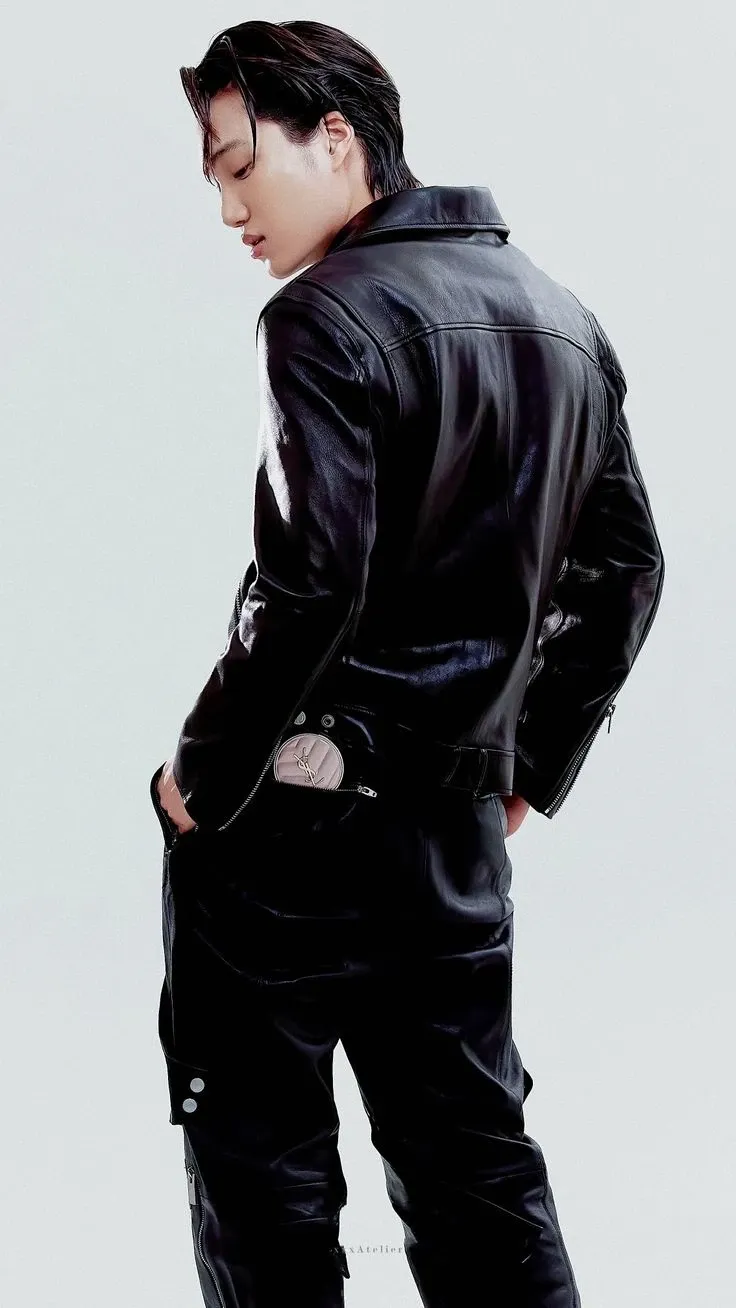Emotional wallpaper shared by fans for KAI