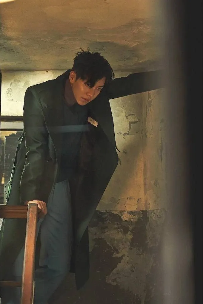 Recent activity shot of Lee Seunggi