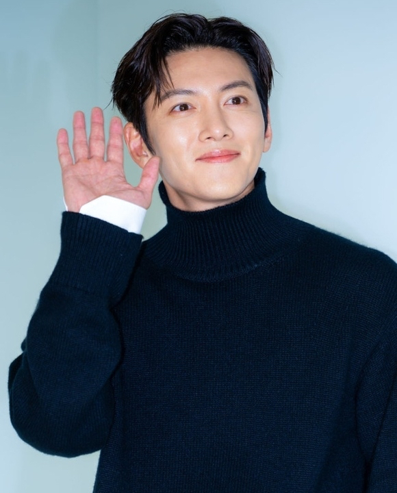 Behind-the-scenes cut of Ji Changwook