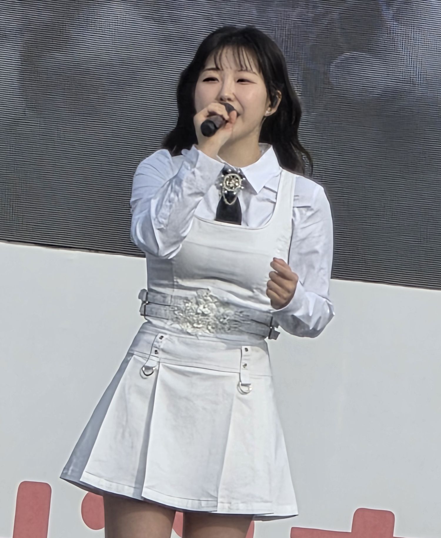 Behind-the-scenes cut of Hong Seongyun