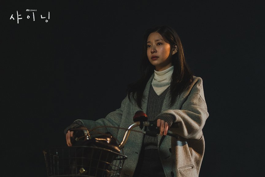 Behind-the-scenes cut of Kim Minju