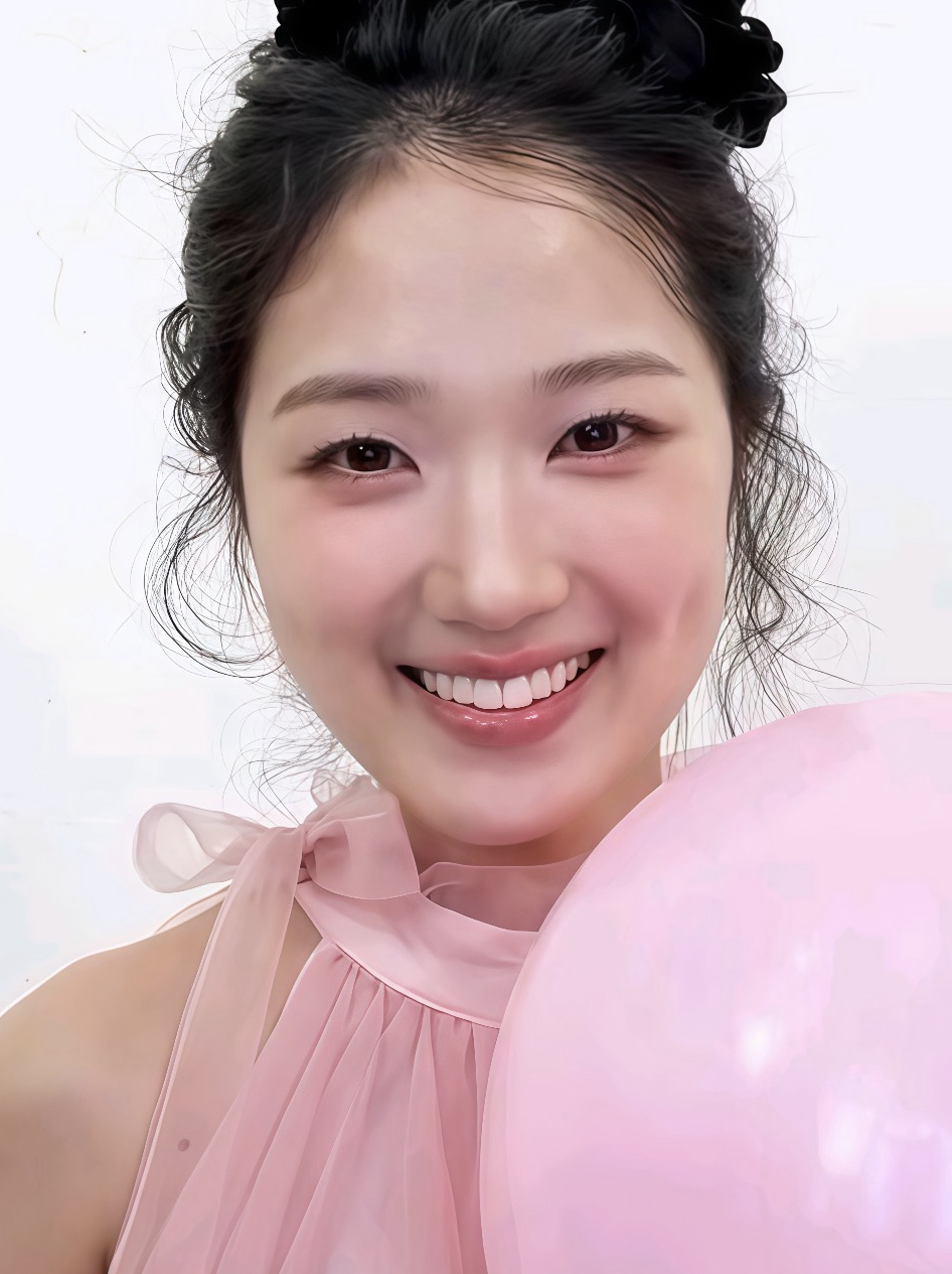 Behind-the-scenes cut of Kim Hyeyoon