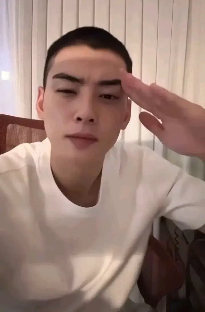 Latest photo of Cha Eunwoo