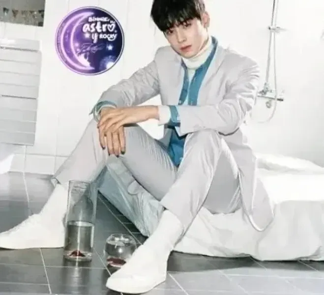A moment captured by a fan of Cha Eunwoo