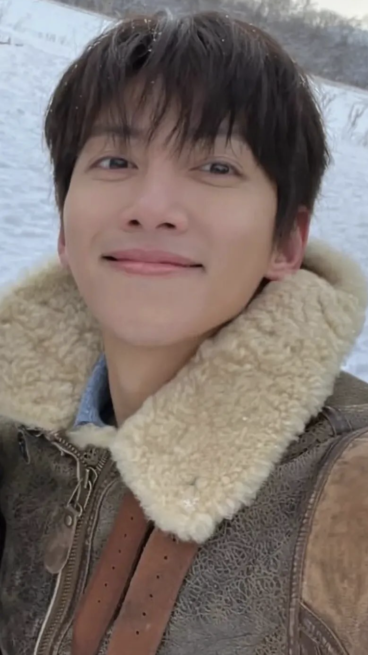 Emotional wallpaper shared by fans for Ji Changwook