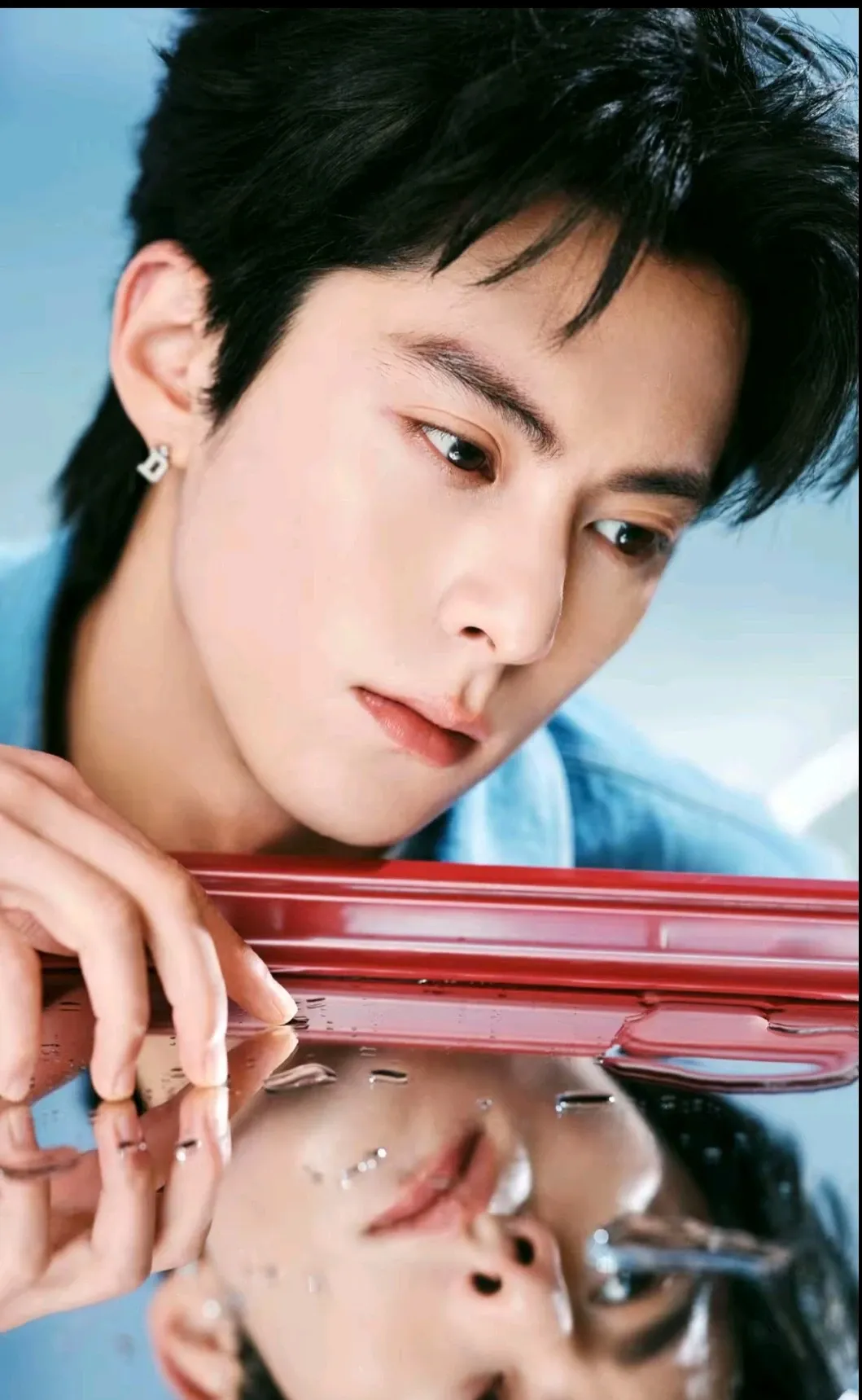 A moment captured by a fan of Dylan Wang