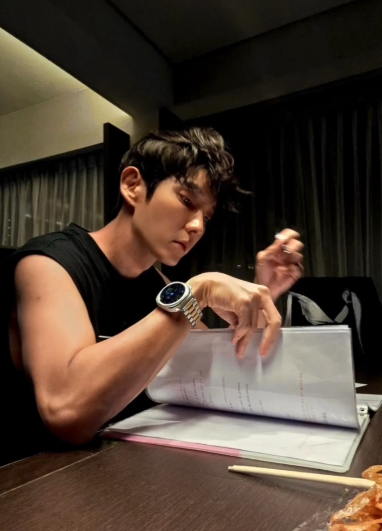 Behind-the-scenes cut of Lee Joongi