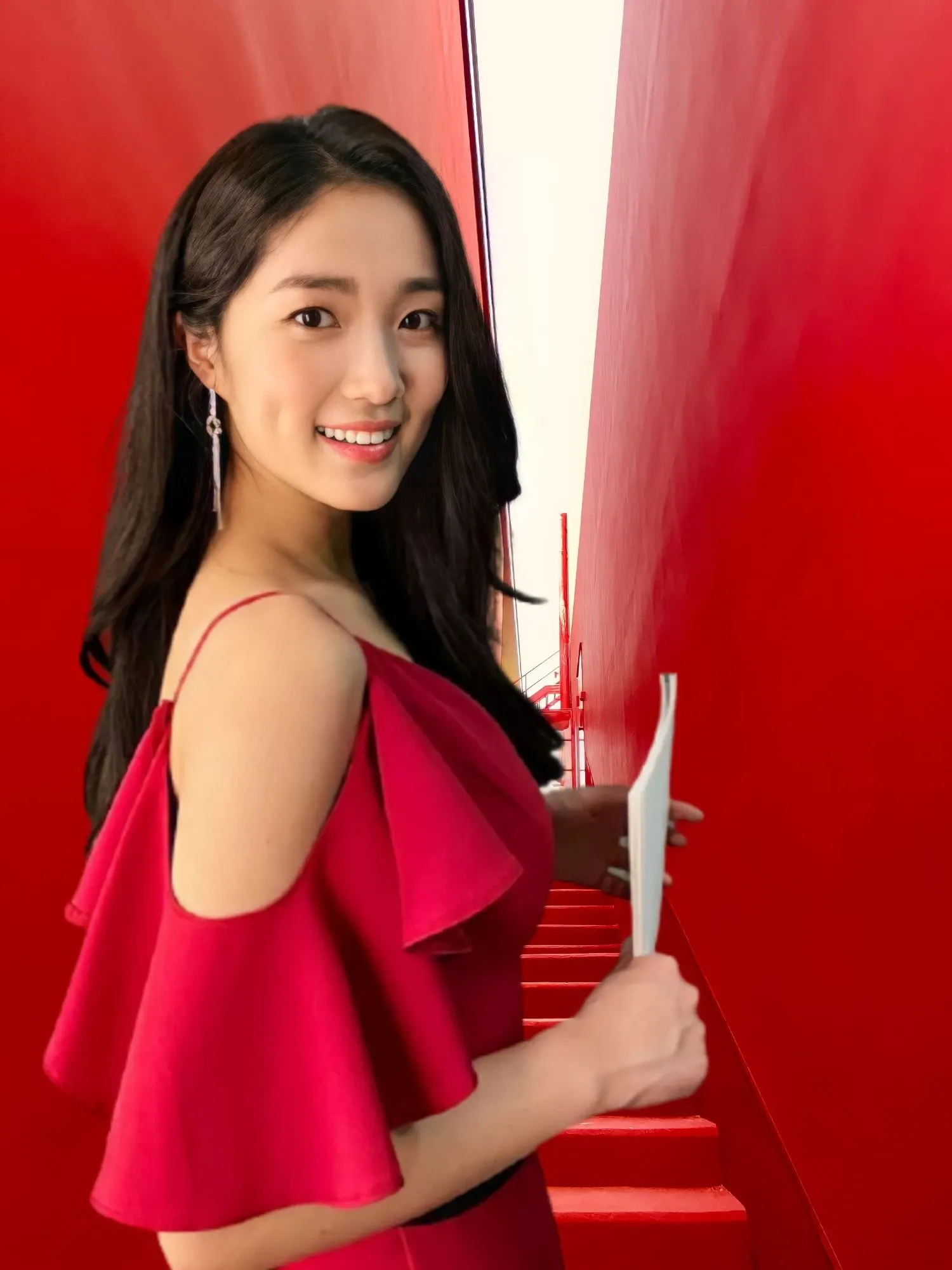 Behind-the-scenes cut of Kim Hyeyoon