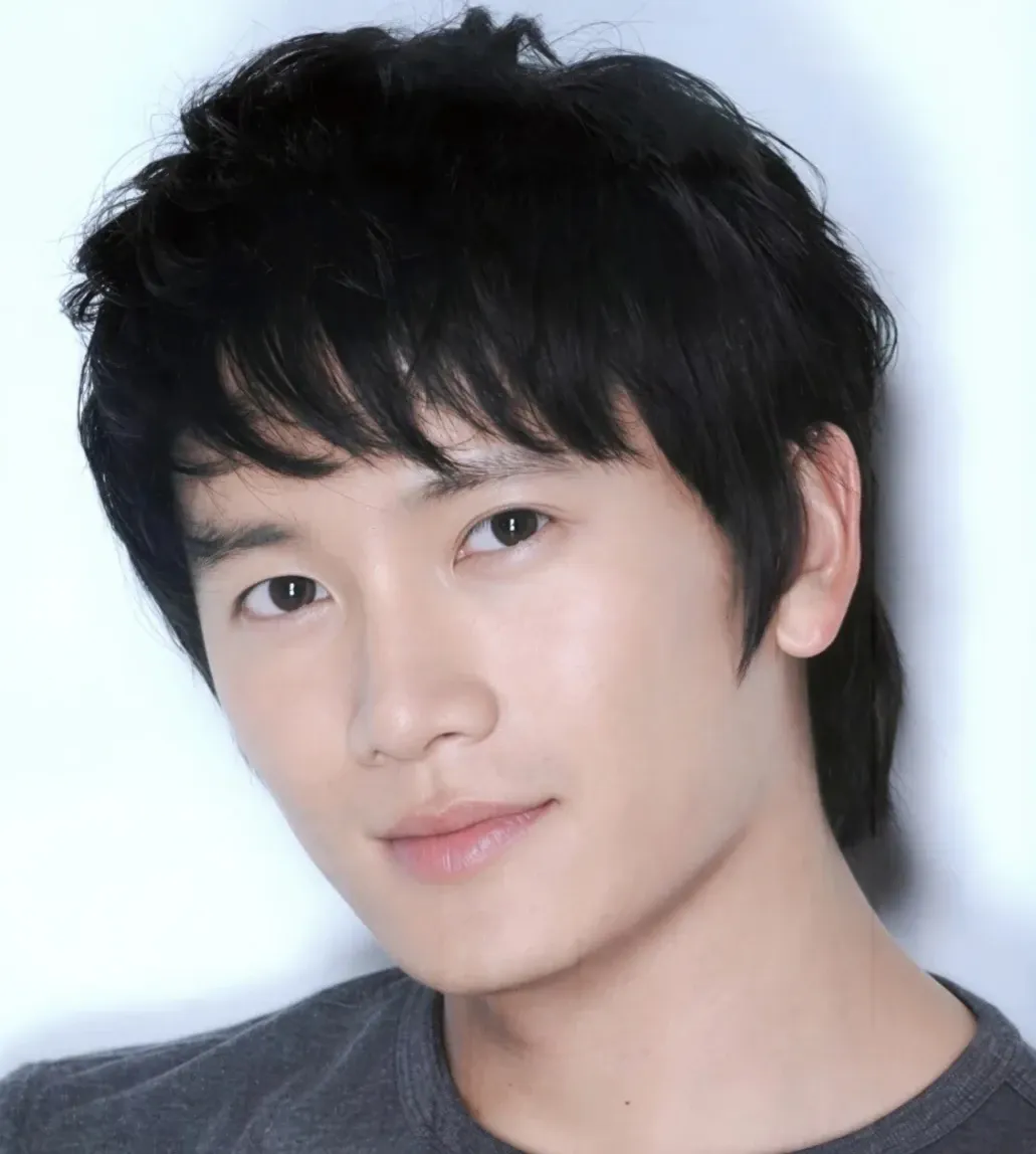 Behind-the-scenes cut of Ji Sung