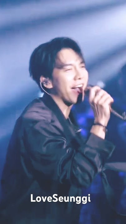 A moment captured by a fan of Lee Seunggi