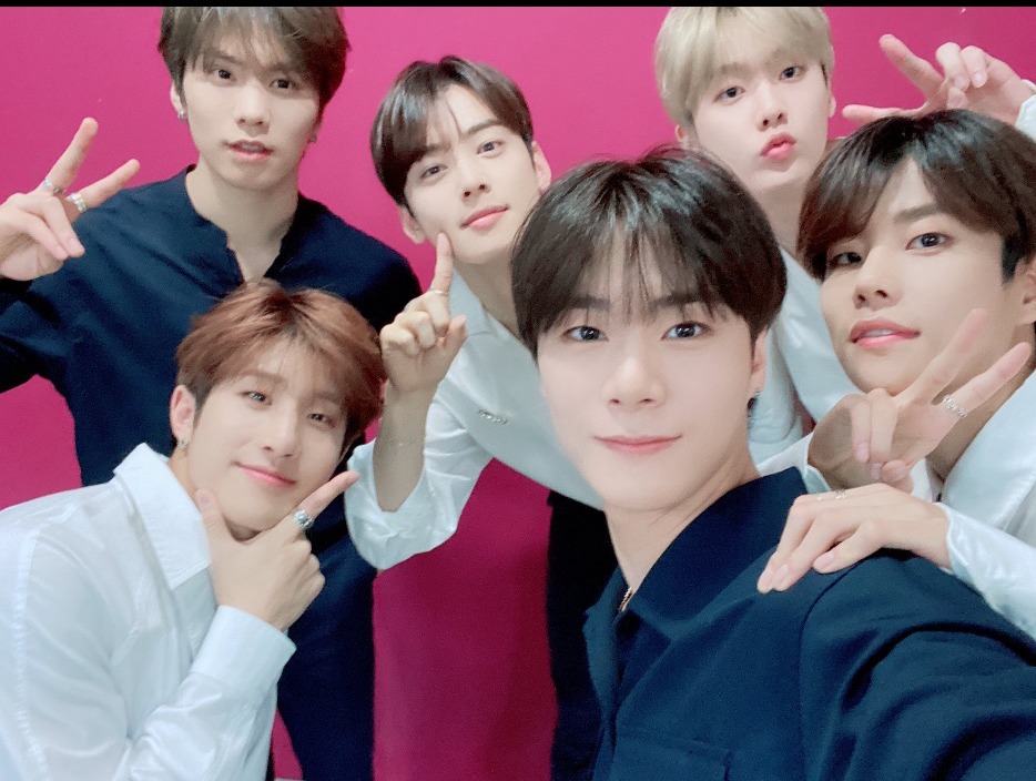 A moment captured by a fan of Cha Eunwoo