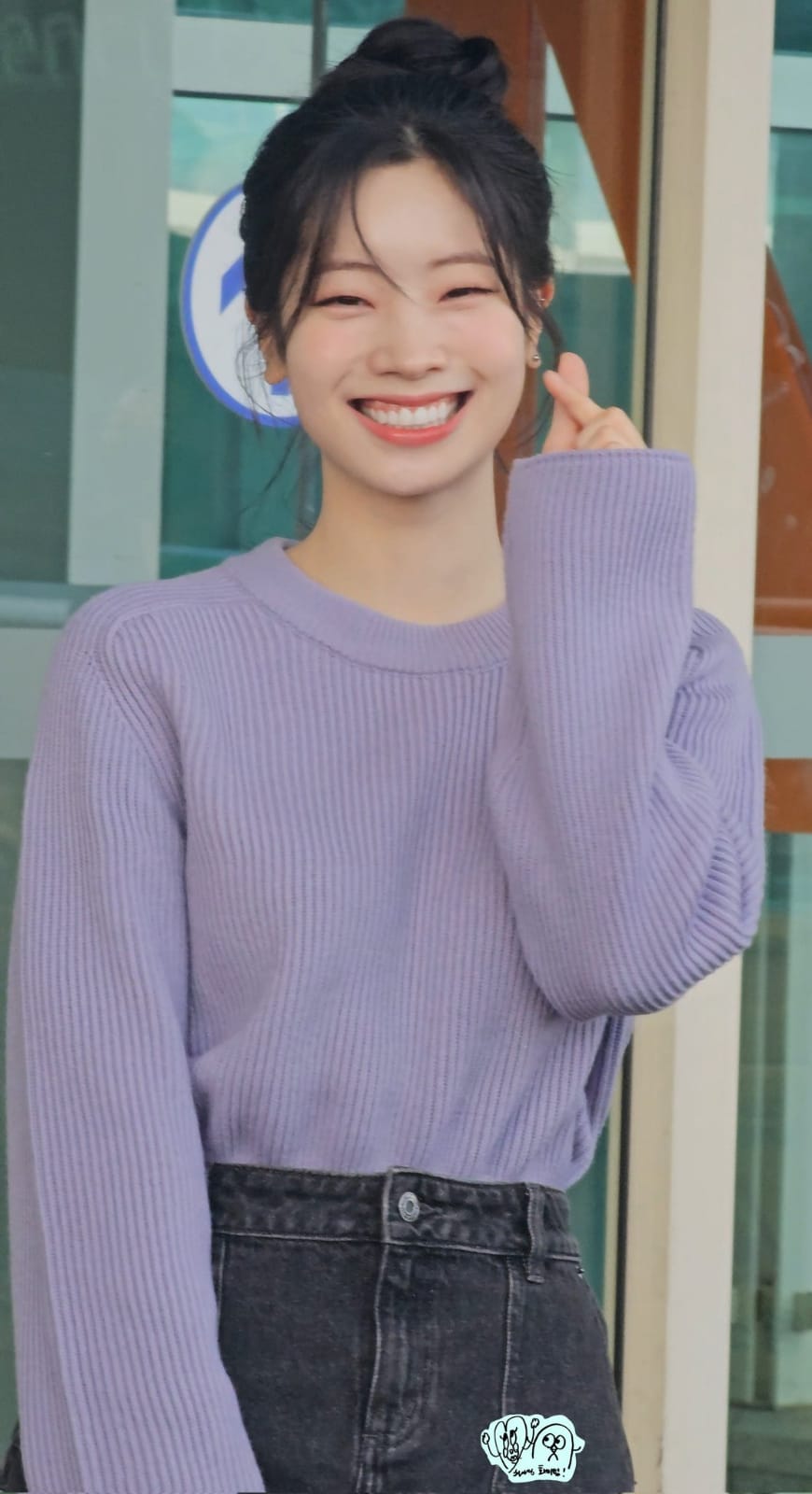 Emotional wallpaper shared by fans for Dahyun