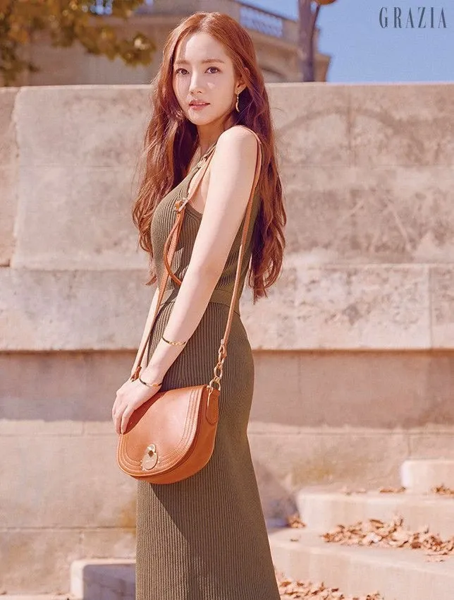 Behind-the-scenes cut of Park Minyoung