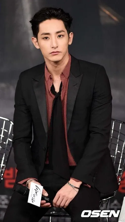 Today's popular wallpaper in Lee Soohyuk community